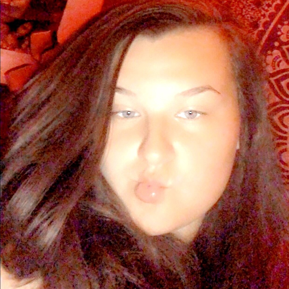 Meet your Posher, Leeann